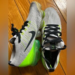 Nike Air Vapormax Flyknit 2 Black/Volt Gray Running Shoes Size 9.5